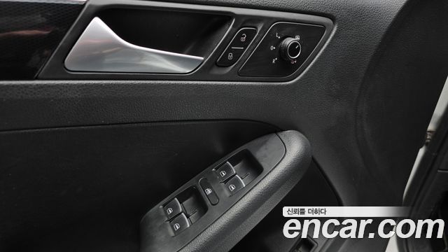 Volkswagen Jetta 2015 — photo 16