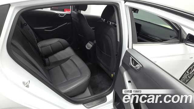 Hyundai Ioniq 2020 — photo 17