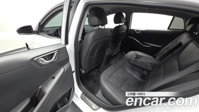 Hyundai Ioniq 2020 — photo 18