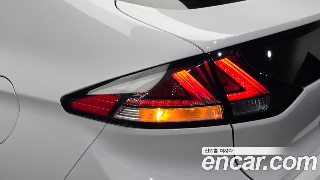 Hyundai Ioniq 2020 — photo 9