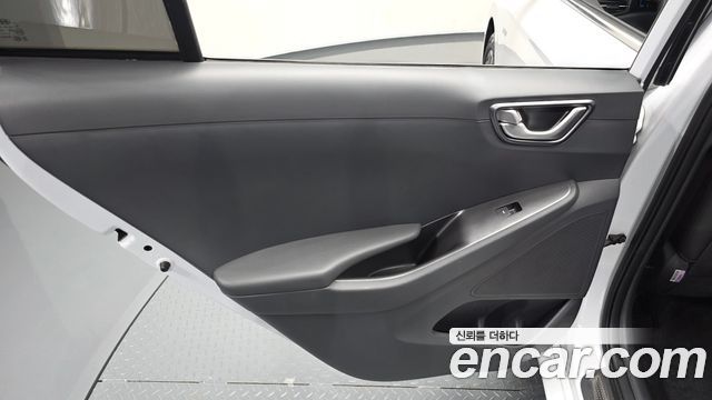 Hyundai Ioniq 2020 — photo 15