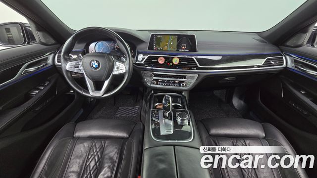 BMW 7-Series 2017 — photo 10
