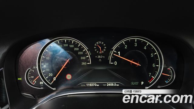 BMW 7-Series 2017 — photo 11