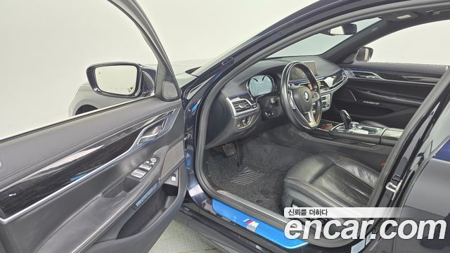 BMW 7-Series 2017 — photo 13