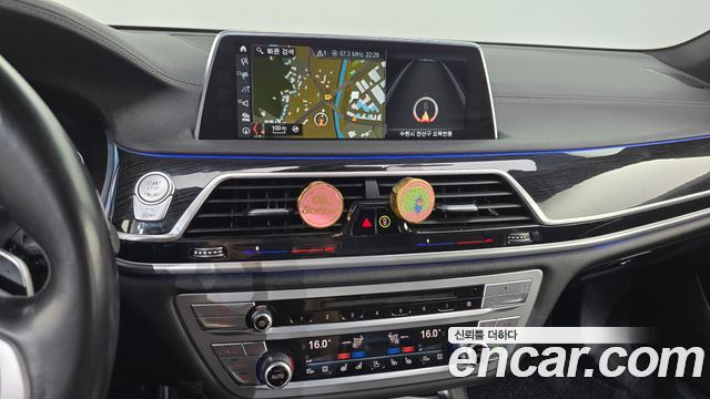 BMW 7-Series 2017 — photo 18