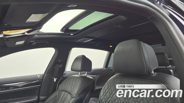 BMW 7-Series 2017 — photo 22