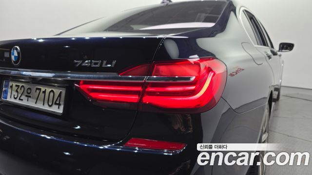 BMW 7-Series 2017 — photo 9