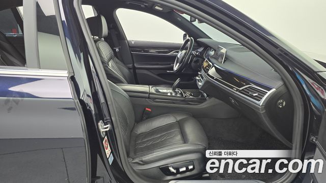 BMW 7-Series 2017 — photo 16