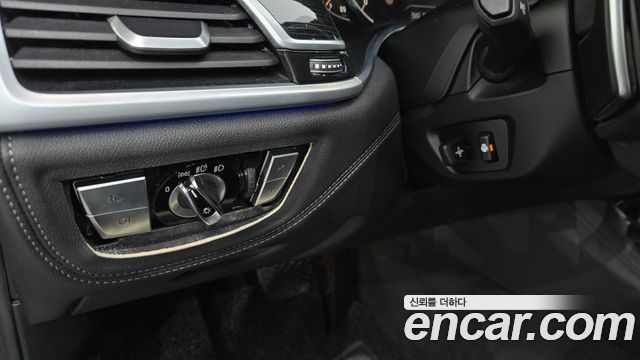 BMW 7-Series 2017 — photo 27