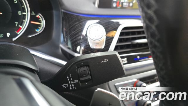 BMW 7-Series 2017 — photo 28