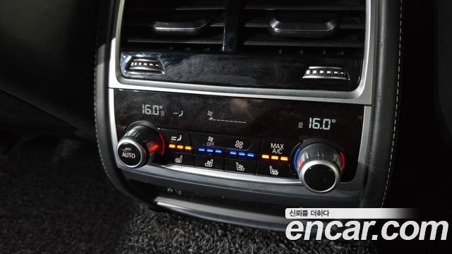 BMW 7-Series 2017 — photo 31