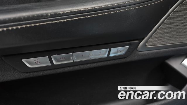 BMW 7-Series 2017 — photo 32