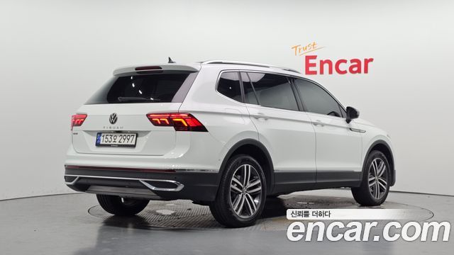 Volkswagen Tiguan 2023 — photo 2