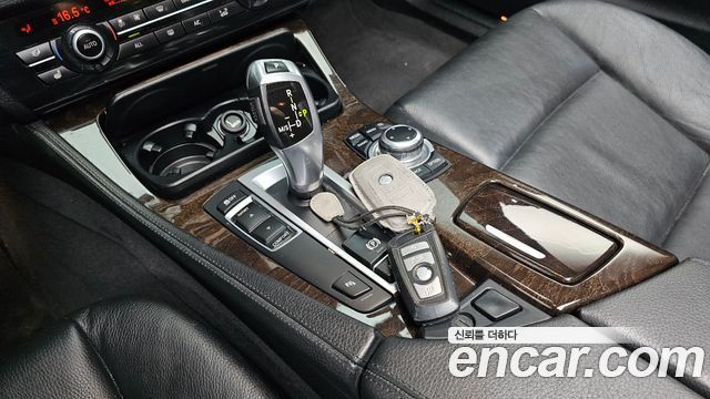 BMW 5-Series 2013 — photo 9