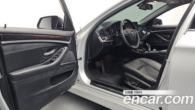 BMW 5-Series 2013 — photo 10