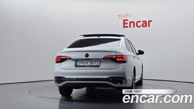 Volkswagen Jetta 2023 — photo 4