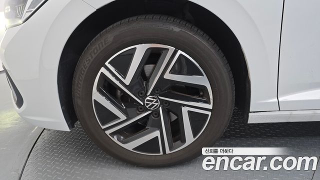 Volkswagen Jetta 2023 — photo 5