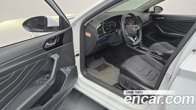 Volkswagen Jetta 2023 — photo 10