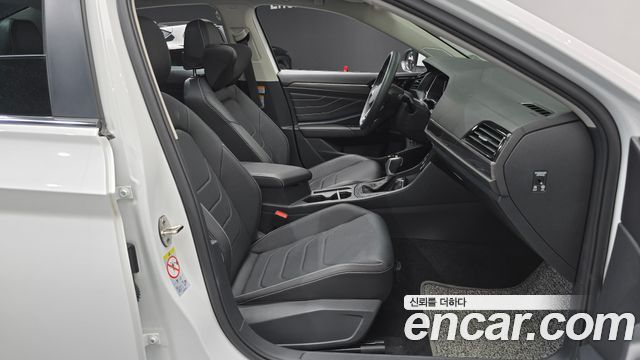 Volkswagen Jetta 2023 — photo 11