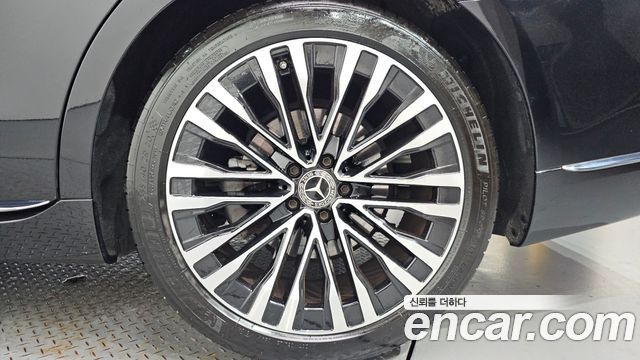 Mercedes-Benz S-Class 2023 — photo 7