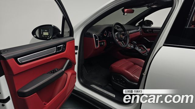 Porsche Cayenne 2023 — photo 13