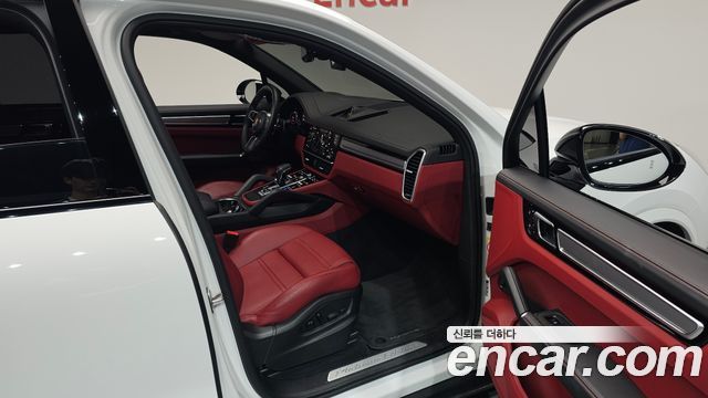 Porsche Cayenne 2023 — photo 17