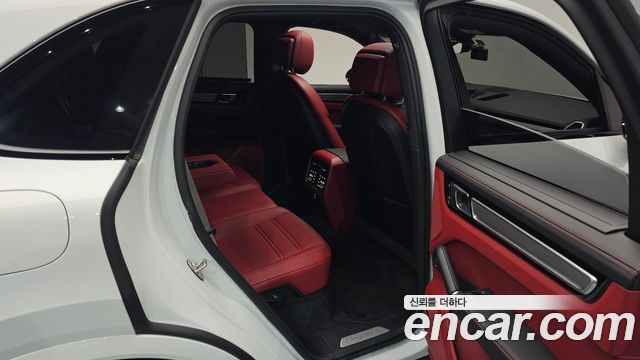 Porsche Cayenne 2023 — photo 18