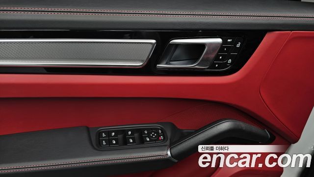 Porsche Cayenne 2023 — photo 24