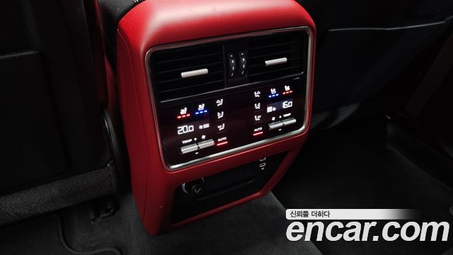 Porsche Cayenne 2023 — photo 25