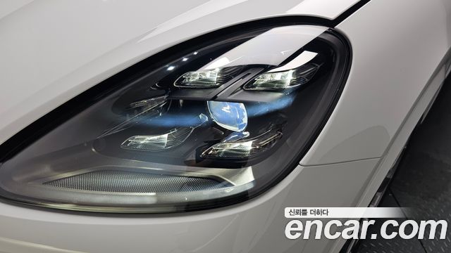 Porsche Cayenne 2023 — photo 8