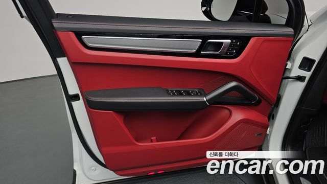 Porsche Cayenne 2023 — photo 14