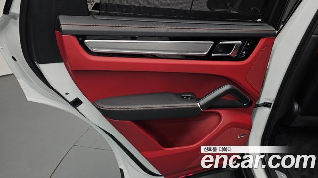 Porsche Cayenne 2023 — photo 15