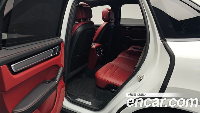 Porsche Cayenne 2023 — photo 16