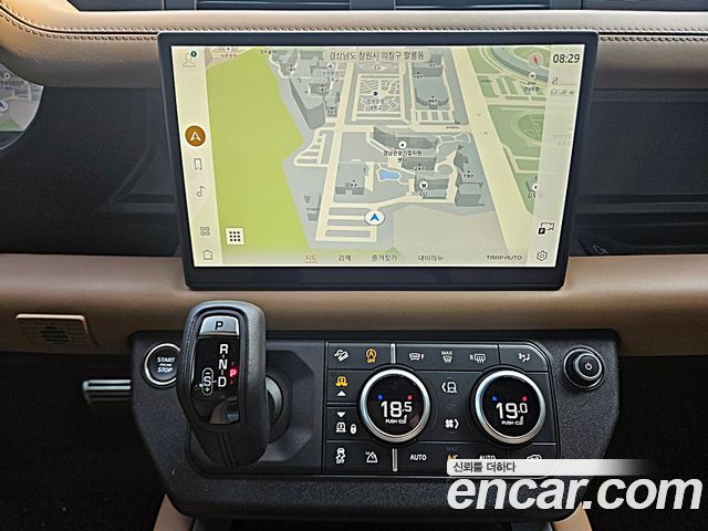 Land Rover Defender 2025 — photo 11