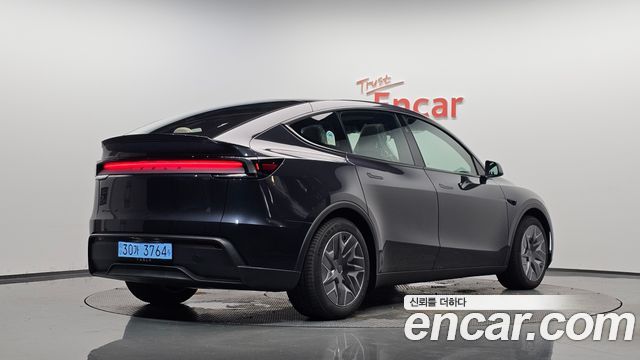 Tesla Model Y 2026 — photo 2