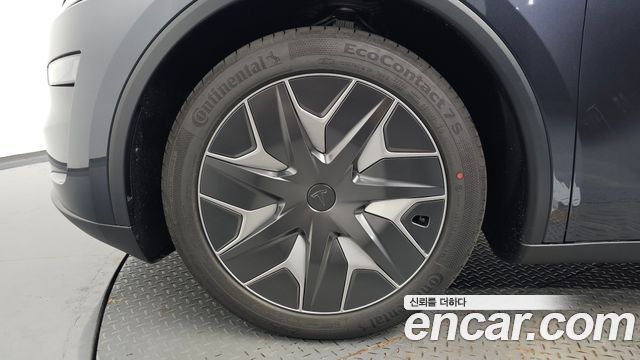 Tesla Model Y 2026 — photo 5