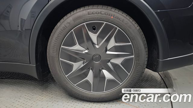 Tesla Model Y 2026 — photo 7