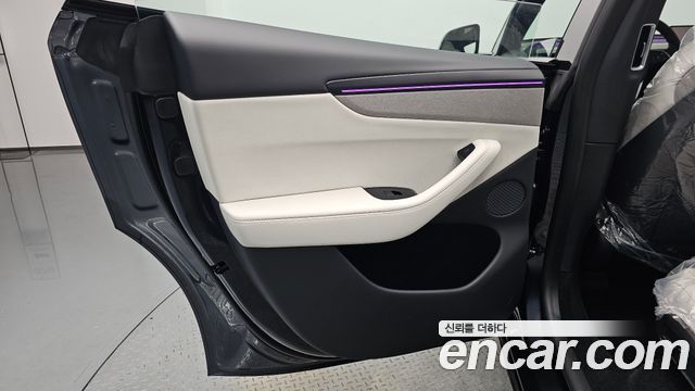 Tesla Model Y 2026 — photo 15