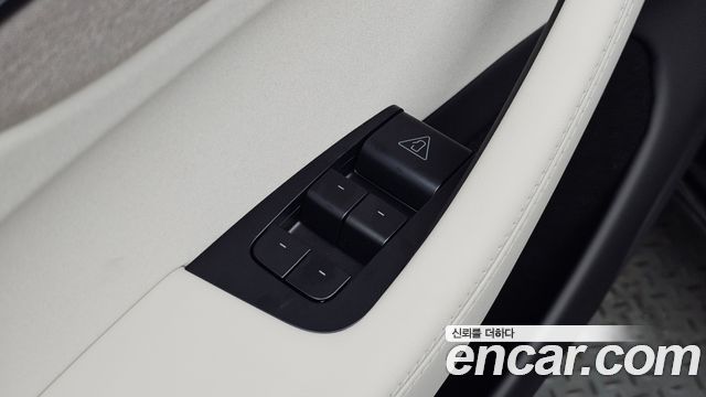 Tesla Model Y 2026 — photo 32