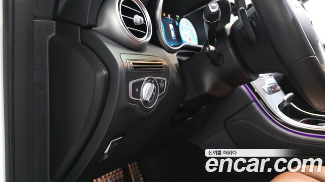 Mercedes-Benz GLC-Class 2020 — photo 36
