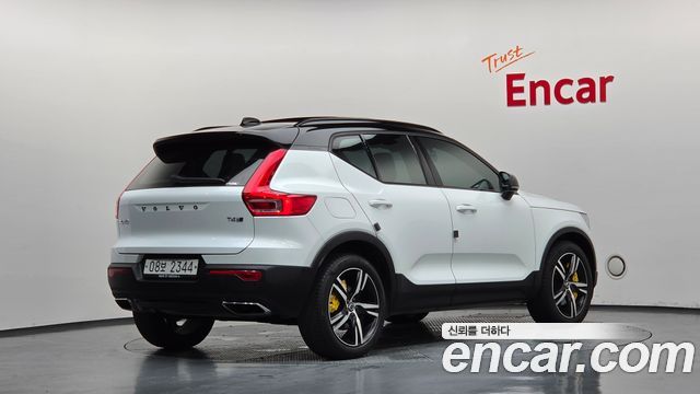 Volvo XC40 2019 — photo 2