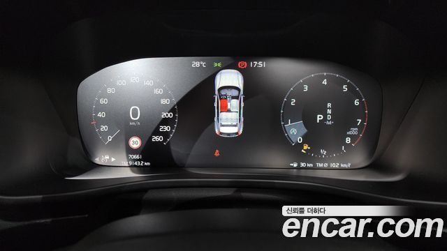 Volvo XC40 2019 — photo 11