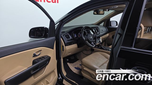 Kia Canival 2017 — photo 10