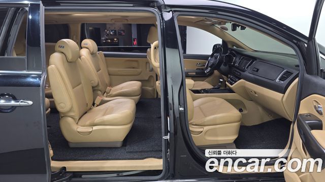 Kia Canival 2017 — photo 11