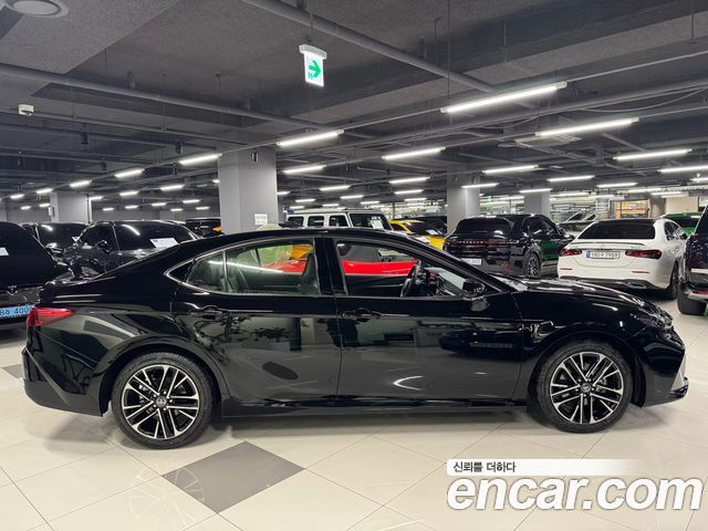 Toyota Camry 2026 — photo 2