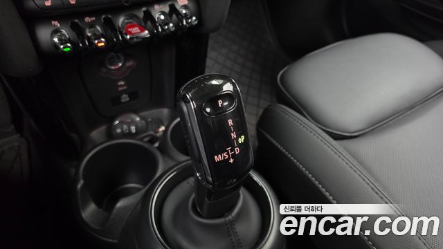Mini Cooper 2024 — photo 9