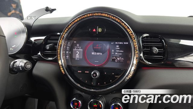 Mini Cooper 2024 — photo 14