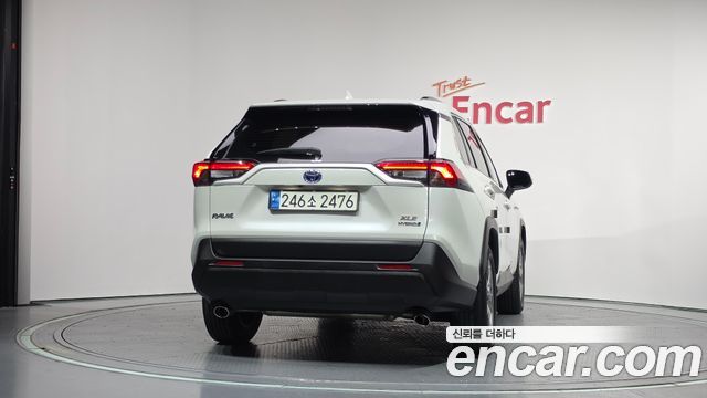 Toyota RAV4 2021 — photo 4