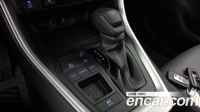Toyota RAV4 2021 — photo 12