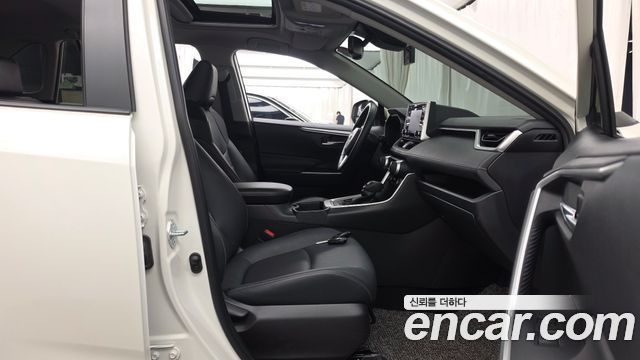 Toyota RAV4 2021 — photo 17